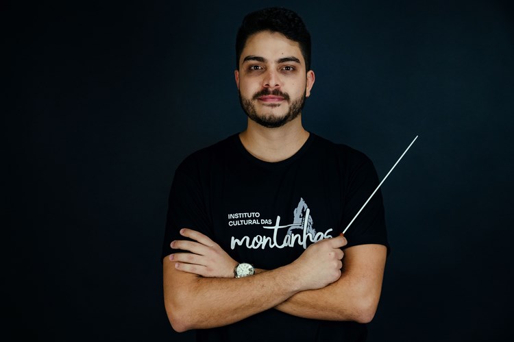 Professor, músico e maestro, Marcelo Dutra Coutinho criou o projeto em 2021 (Foto: Allex Cordeiro)