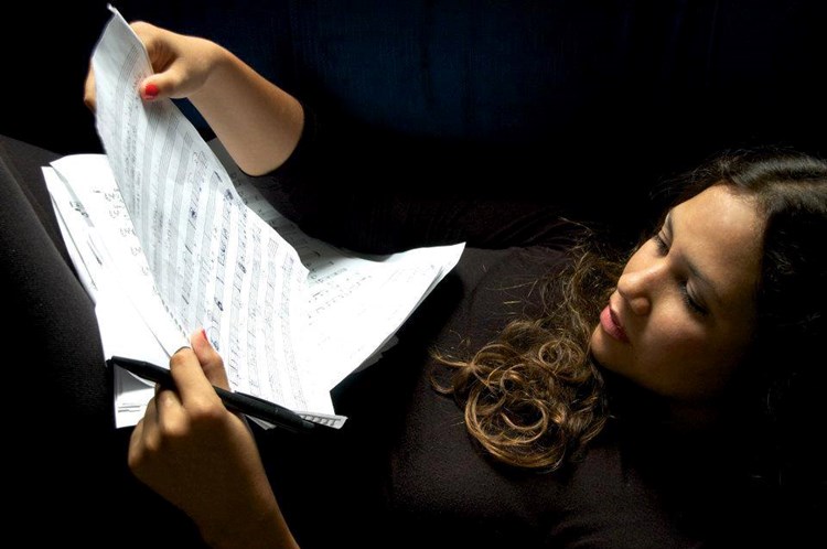 Cibelle Donza compôs “Da Terra”, que reflete sobre a relação do ser humano com o planeta (Foto: Divulgação)