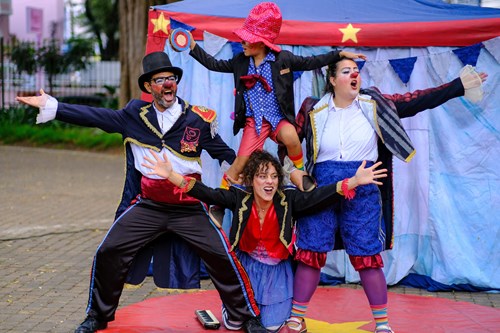 Grupo Árvore com o espetáculo Cirquinho da Árvore neste sábado (08)