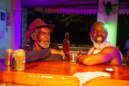 Os atores Markus Konká e Elídio Netto (Foto: Luara Monteiro)