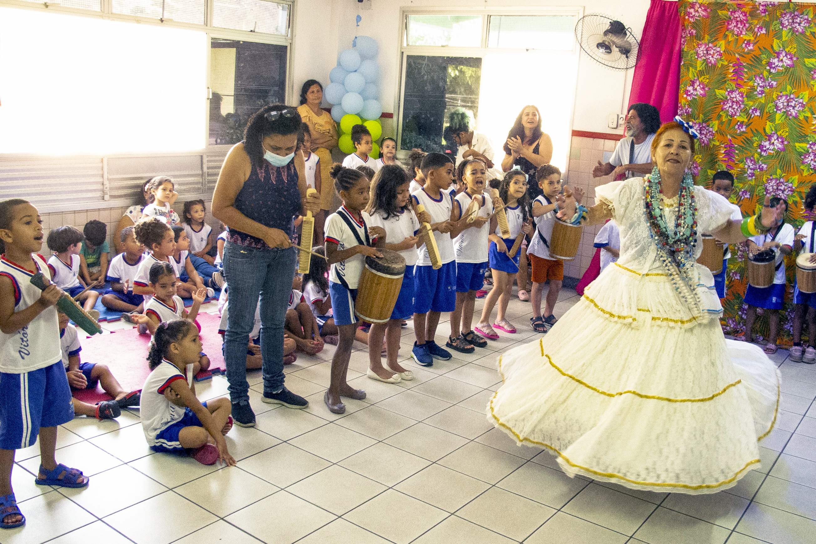 Apresentação na CMEI Thomaz Tommasi, em Joana D’Arc, Vitória (Foto: Silvia Mantovani)