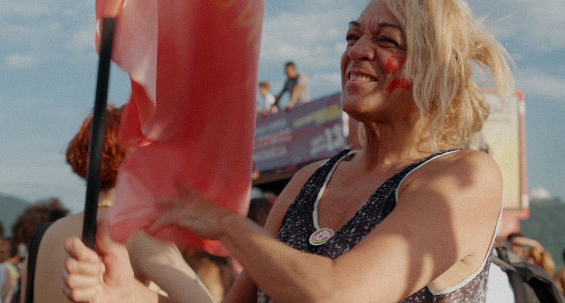 TNEL_422hq_1080p_QUADRO006 (1)