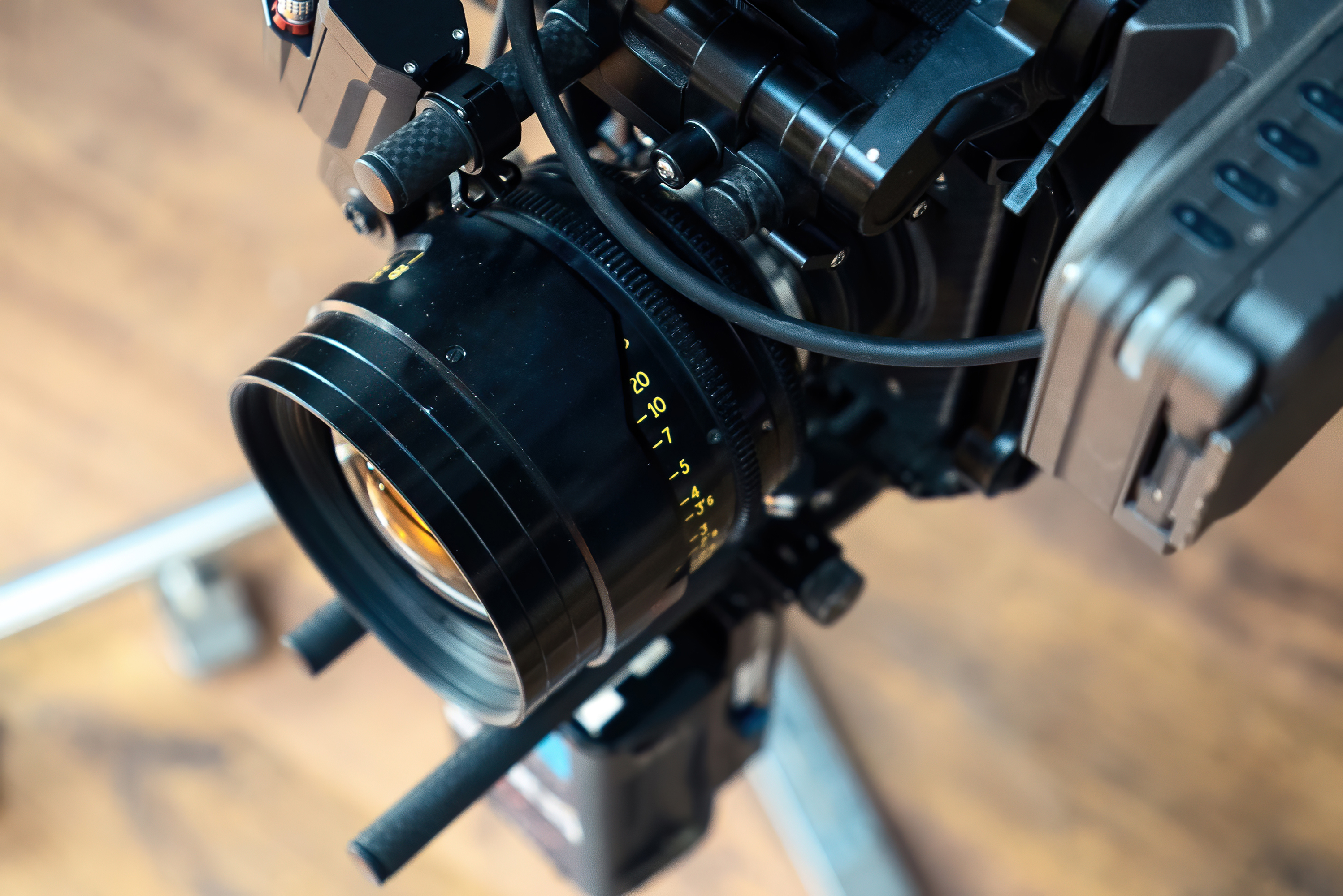 professional-movie-camera-lens-movie-set