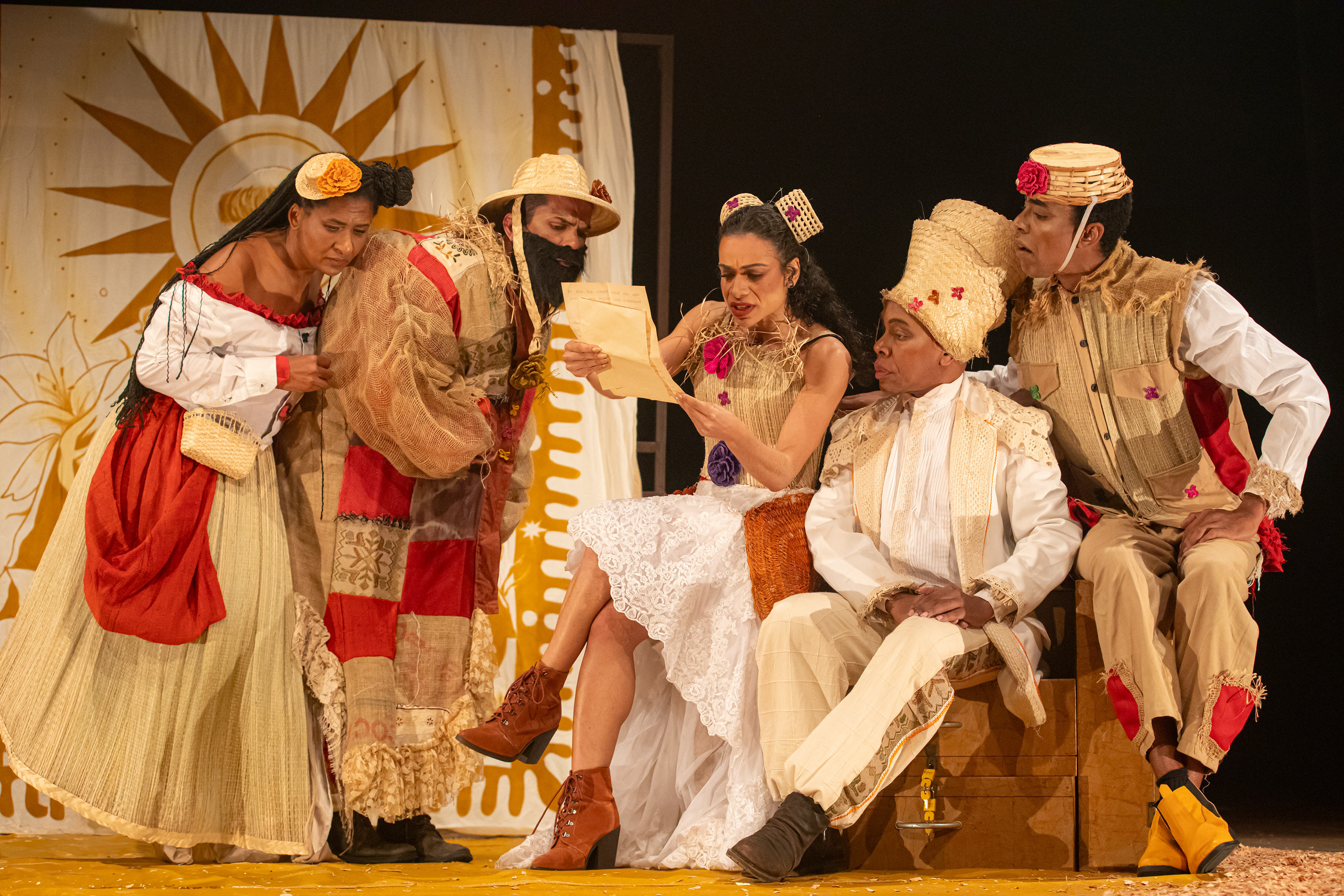 14_10 - esp. O SANTO E A PORCA - Grupo Teatral Gota -  Pó e Poeira – foto Rodrigo Portugal Foto1.jpg