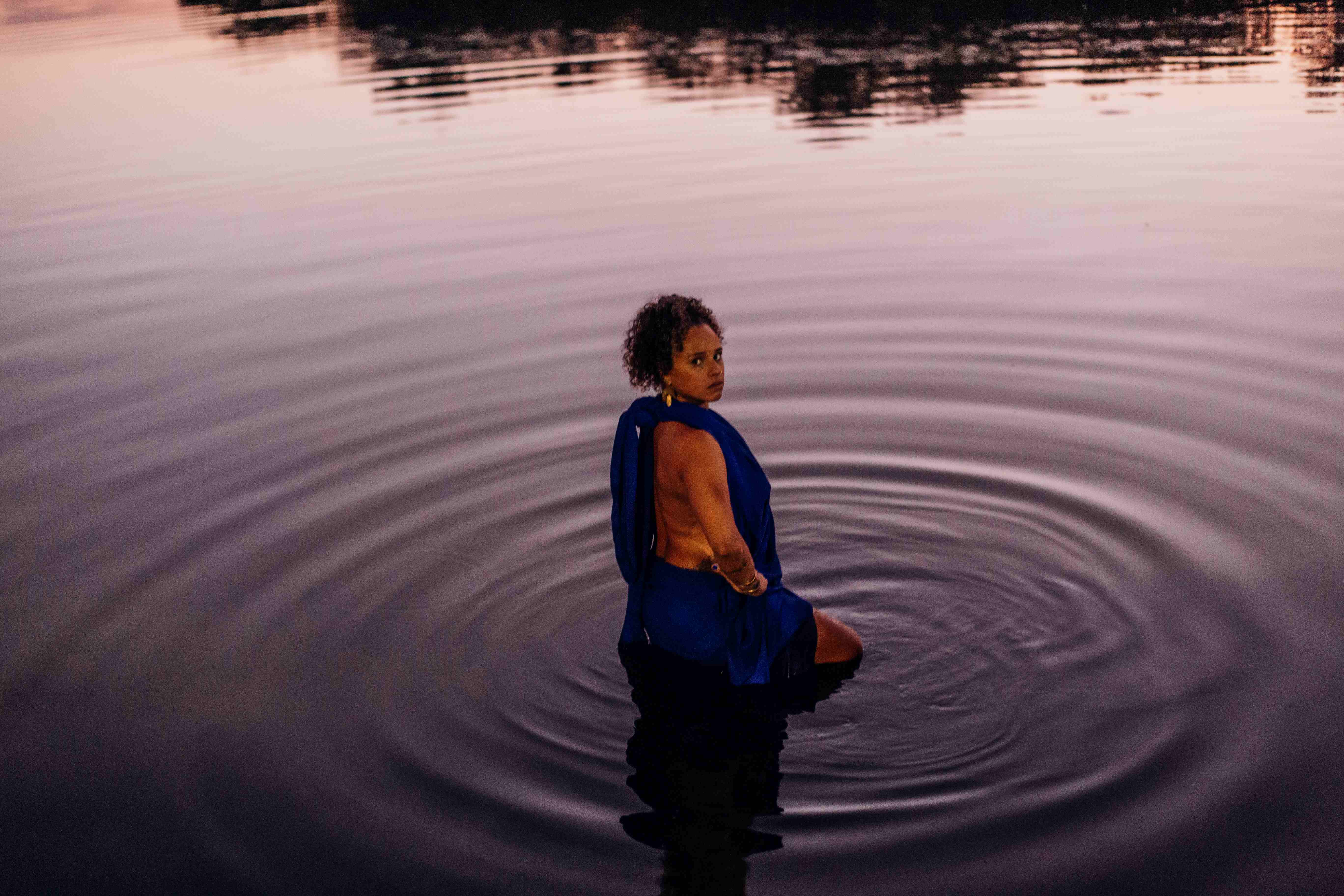 Espetáculo de dança Escrita dos Invisíveis -  com a dançarina Yuriê Perazzini. Foto de Mariana Garcia.jpg . 02 (
