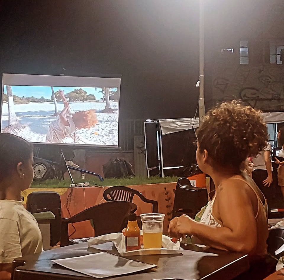 Sessao do cineclube na praca II
