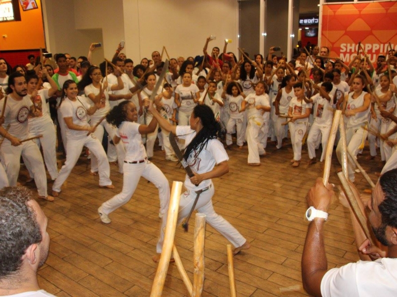 apresentaÇÃo_de_maculele_com_o_grupo_no_shopping_moxuara_-cariacica-es_2019-8d8bf88623ba778db5bfa533823d81c7