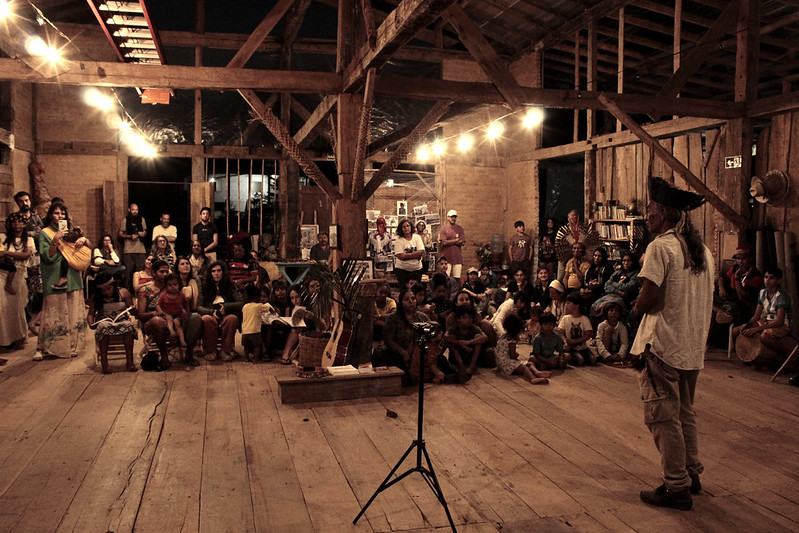 Coral Guarani Tape Retxaka, de Aracruz, se apresenta no Armazém Multiverso, em Patrimônio da Penha.