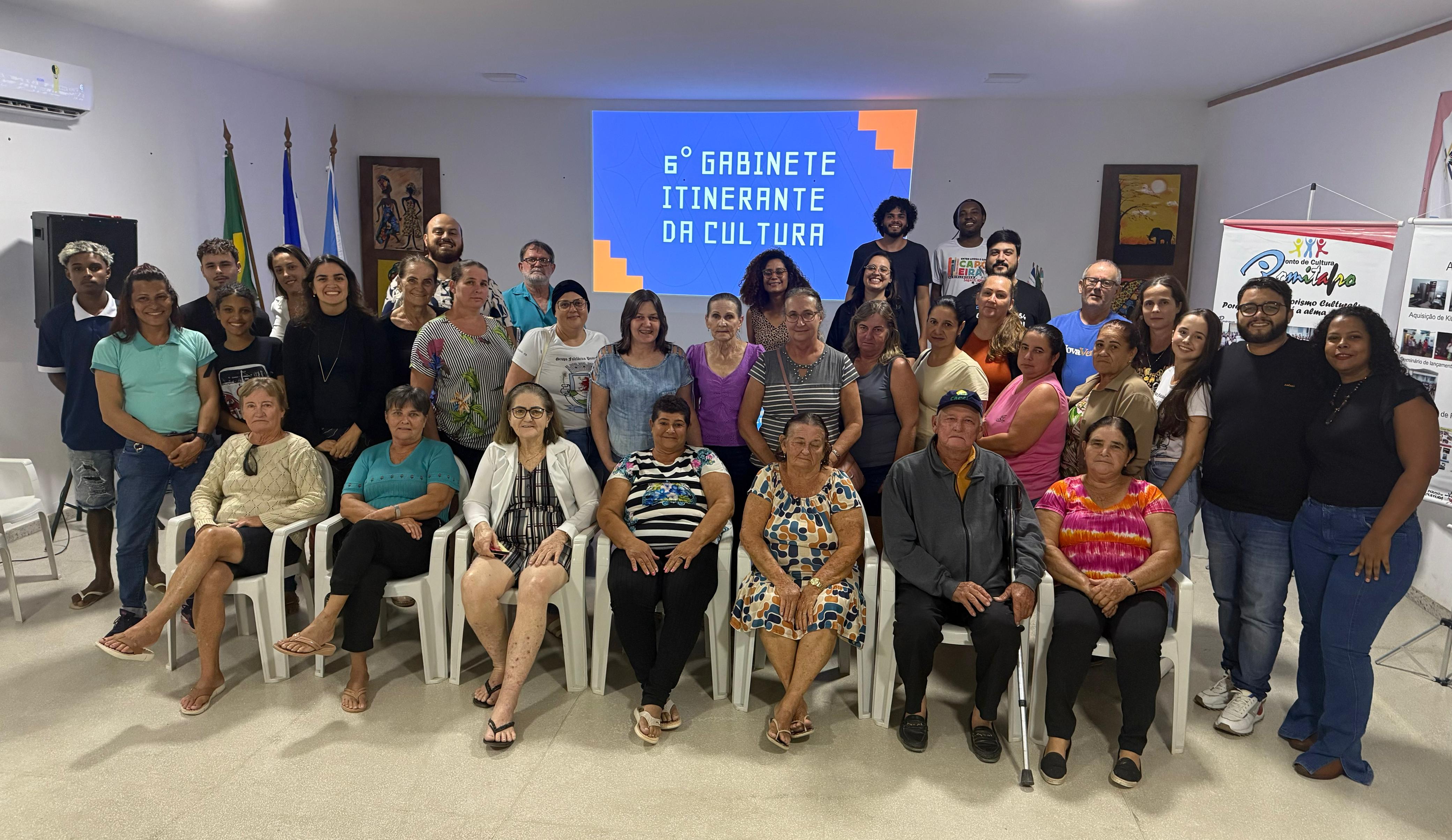 Representantes de coletivos culturais de Vila Pavão