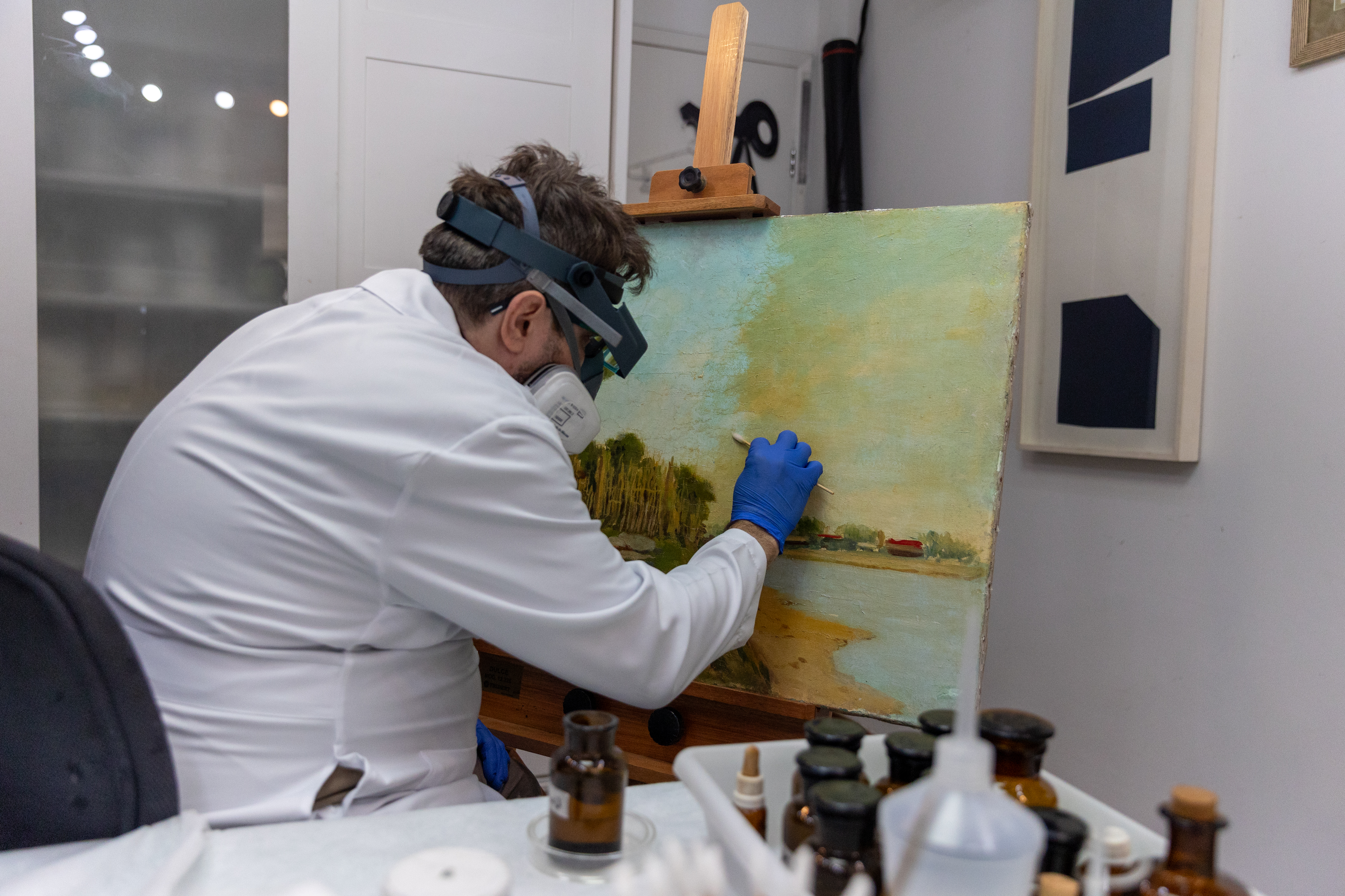 idesio restaurando - foto Ocimar Moreira