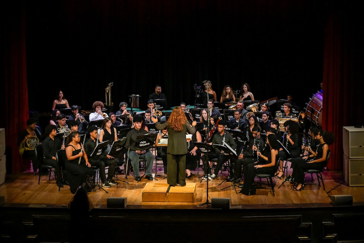 banda-sinfonica-vale-musica-com-regencia-da-maestra-ludhymila-bruzzi.jpg